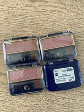 Load image into Gallery viewer, Covergirl Breeze On Eye Shadow
