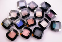 Load image into Gallery viewer, L&#39;oreal Clour Riche Mono Eyeshadows
